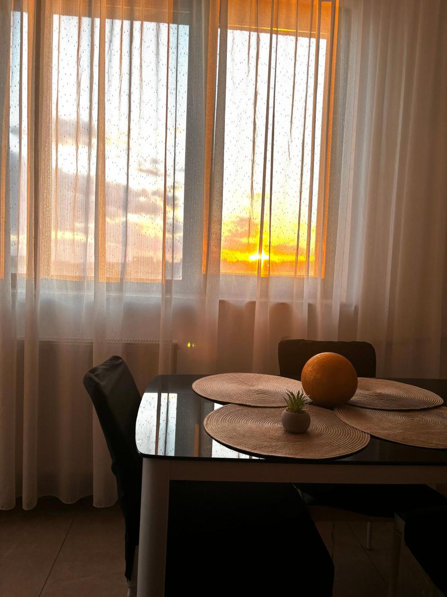Taste Of Iasi - Two Room Apartment - Central - Sunset Touch 外观 照片